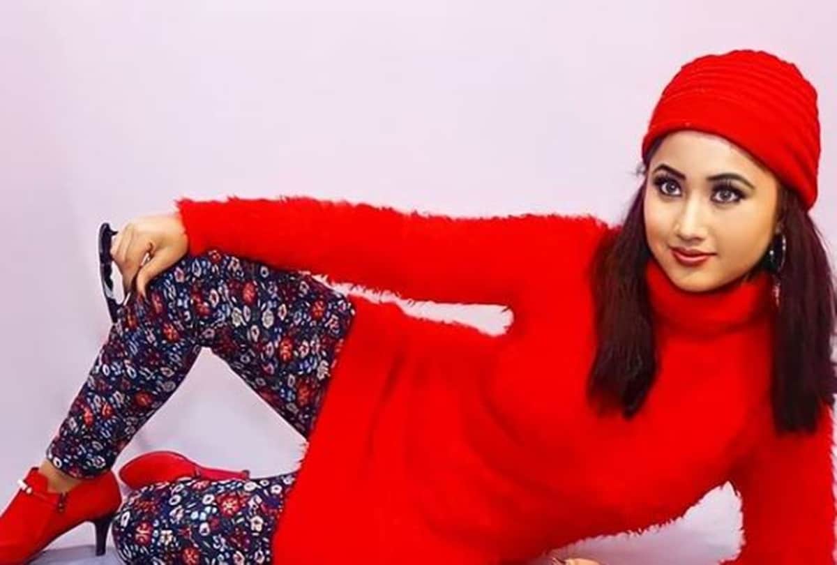 Divya bharti look a like manju thapa photos goes viral social media star share same birthday as actress