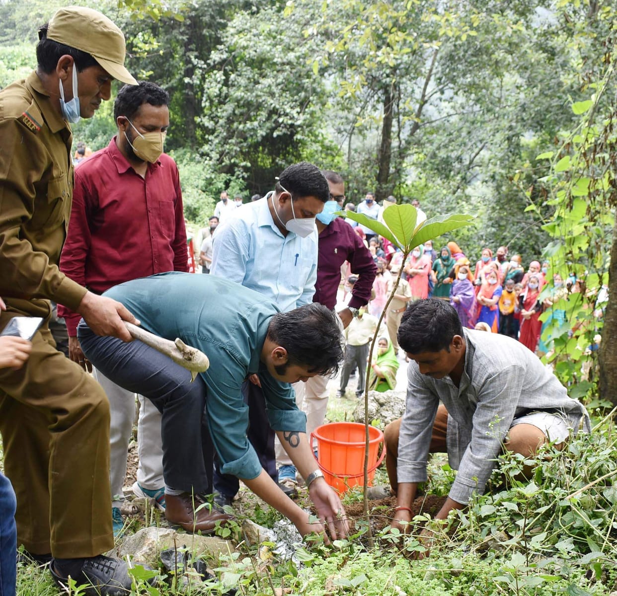 DM inaugurated Chipko leader Chakradhar Tiwari Memorial Forest