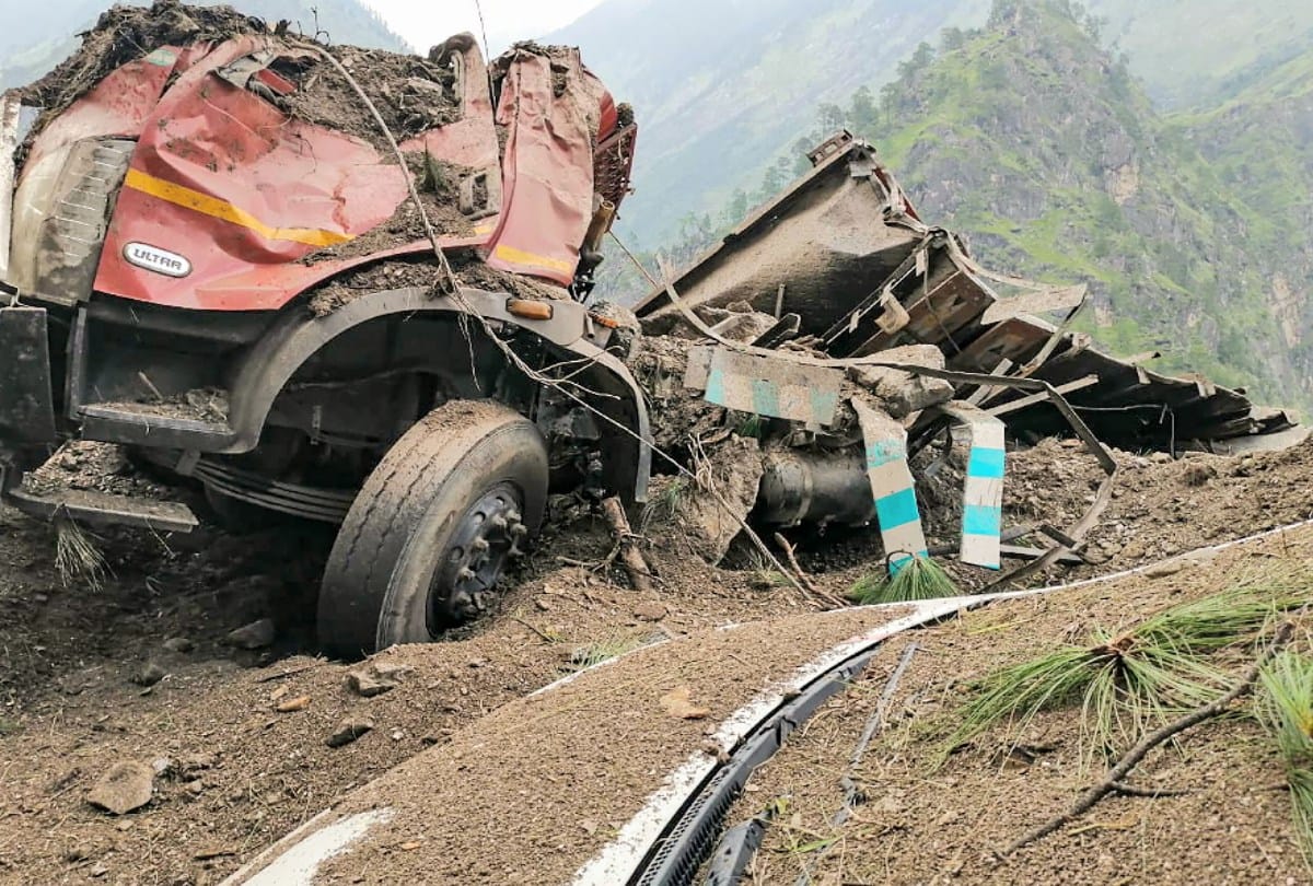 kinnaur himachal landslide latest update: After 16 days boulder fall on  people from the mountain, see the scary scene in the pictures