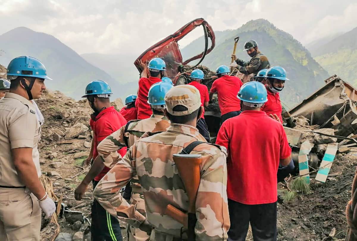 kinnaur himachal landslide latest update: After 16 days boulder fall on  people from the mountain, see the scary scene in the pictures