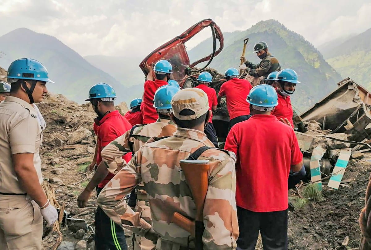 kinnaur himachal landslide latest update: After 16 days boulder fall on  people from the mountain, see the scary scene in the pictures