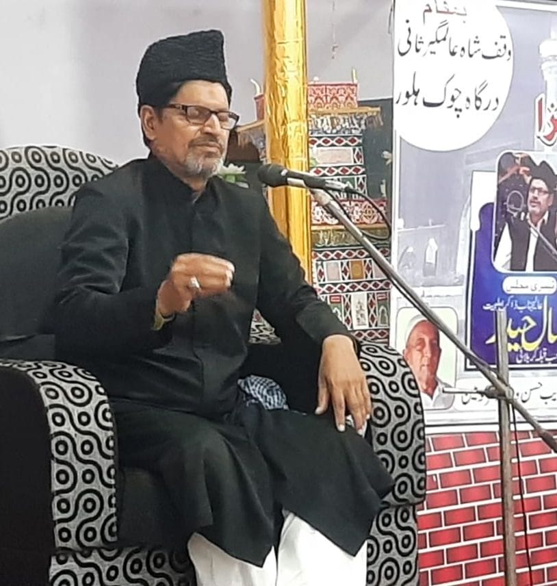 Hearing the Dastan-e-Karbala in Hallour, Aqeedtamand cried