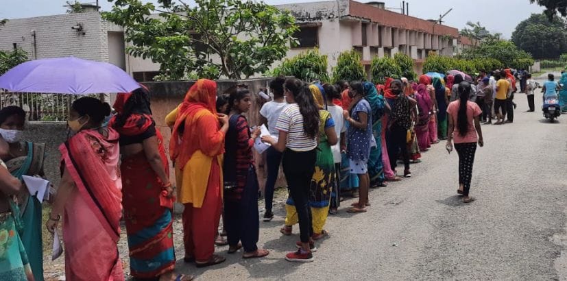 People face problems for vaccination.