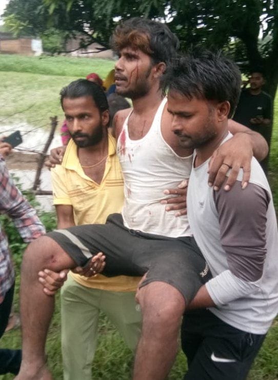 Bus going to Delhi collides with truck, six people injured