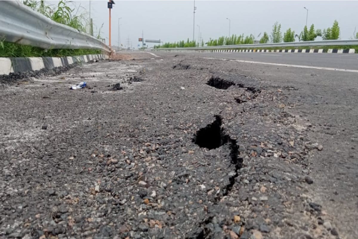 Meerut News: Roads collapsed at many places on Delhi-Meerut Expressway and see photos