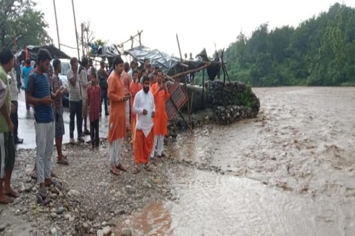 Saharanpur NewsThe water that came in the Shakambhari shell stopped the path of the devotees