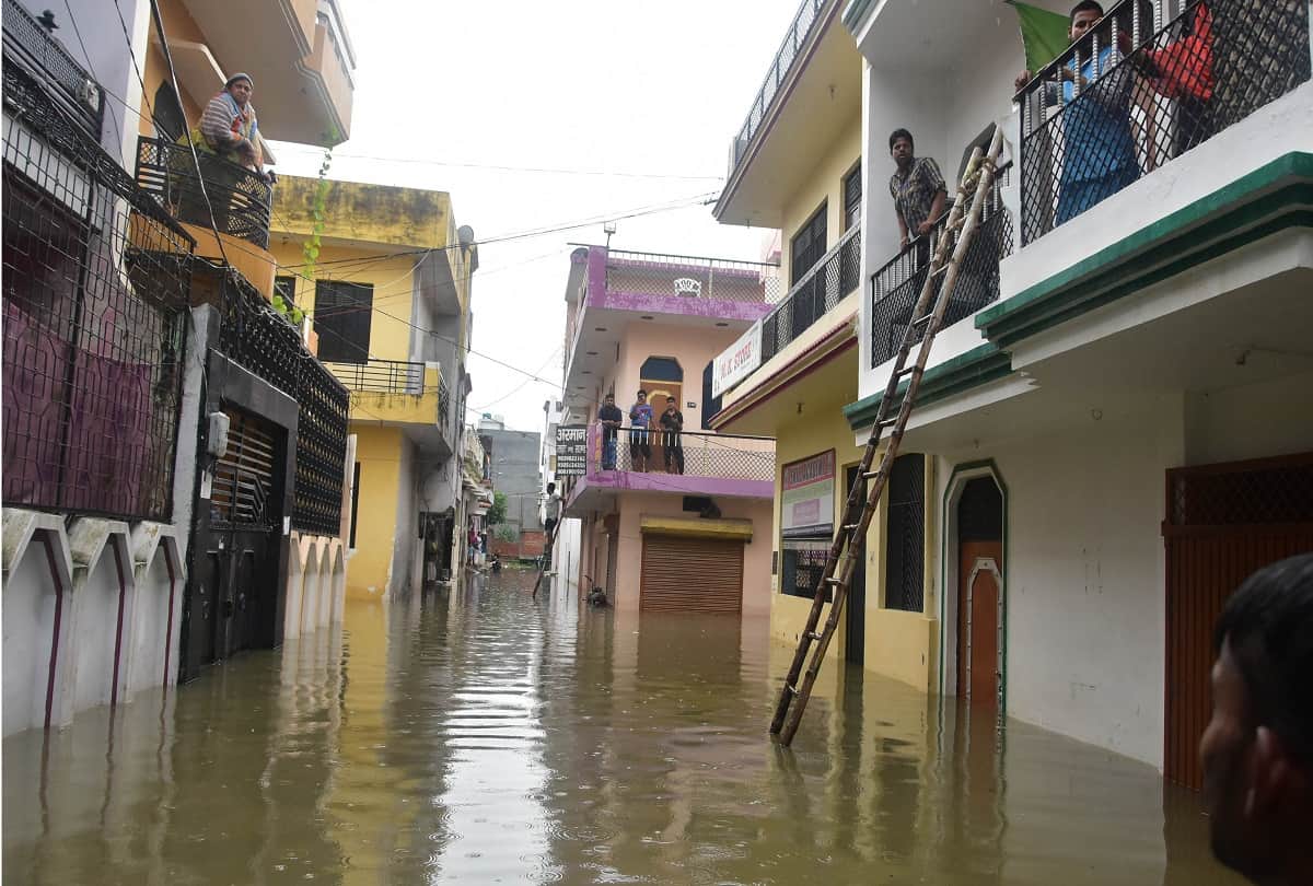 Flood in Prayagraj: Flood affected breathed a sigh of relief due to the sign of reduction in water level