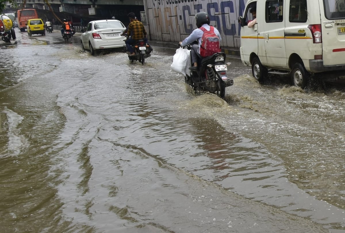 Rain effects life of people in Uttar Pradesh.