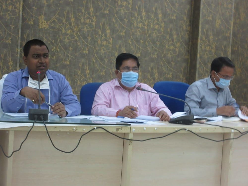 Stopped salary of EO Chail and Sarayakil, summoned from Commercial Tax Officer