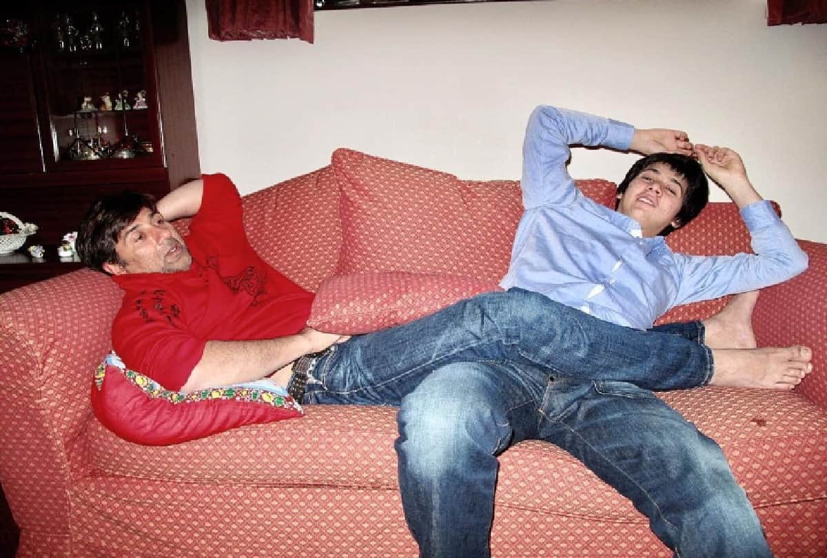 Sunny deol bungalow is very luxurious full of a variety of amenities