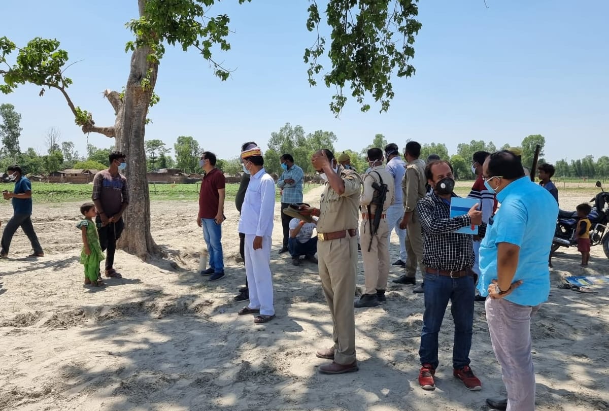 People come for corona vaccination in Barabanki.