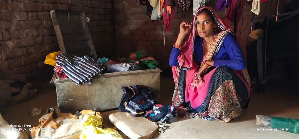 etawah news,Thieves crossed goods worth lakhs from two houses