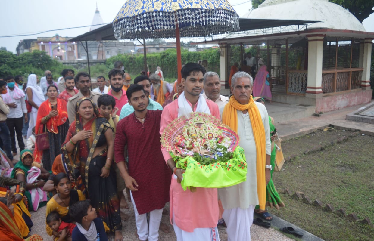 The shade of Jhulanotsav started disintegrating in the temples