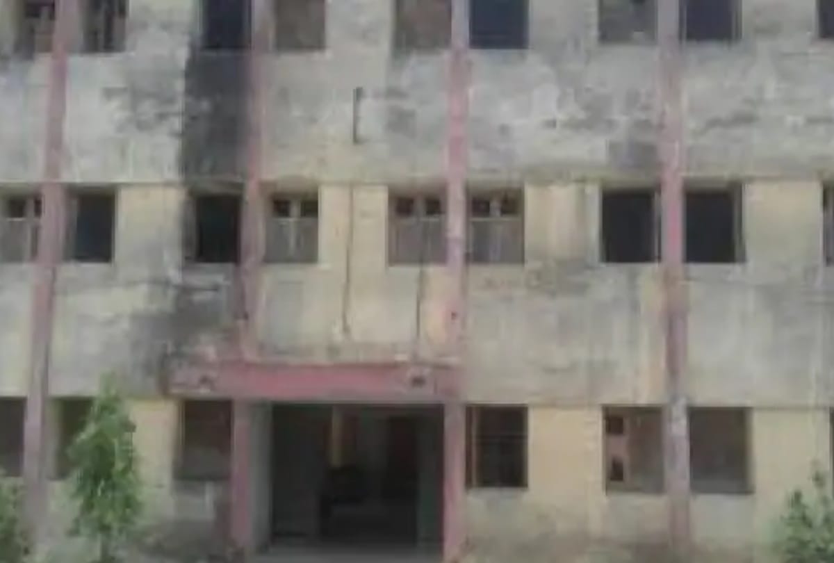 Electricity corporation officials and employees not vacate government residence despite transfer