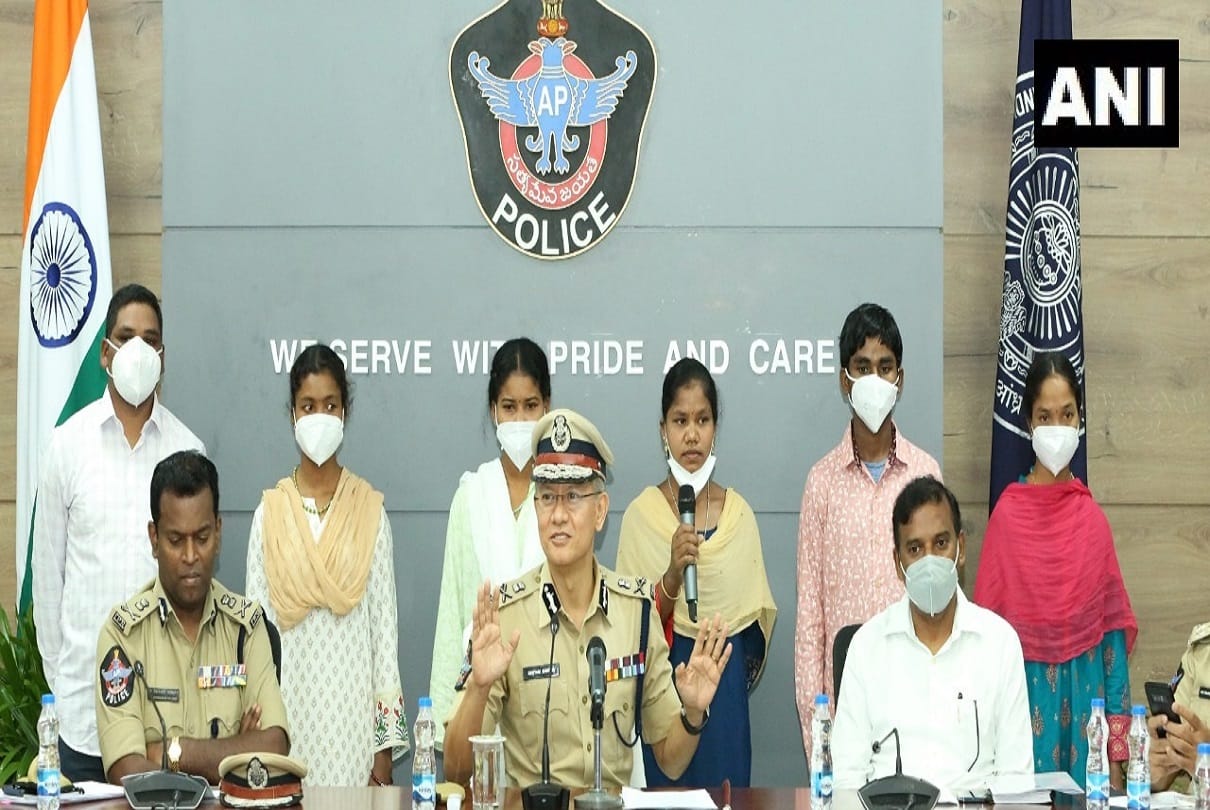 Six Naxals including four women surrender before Andhra Pradesh police