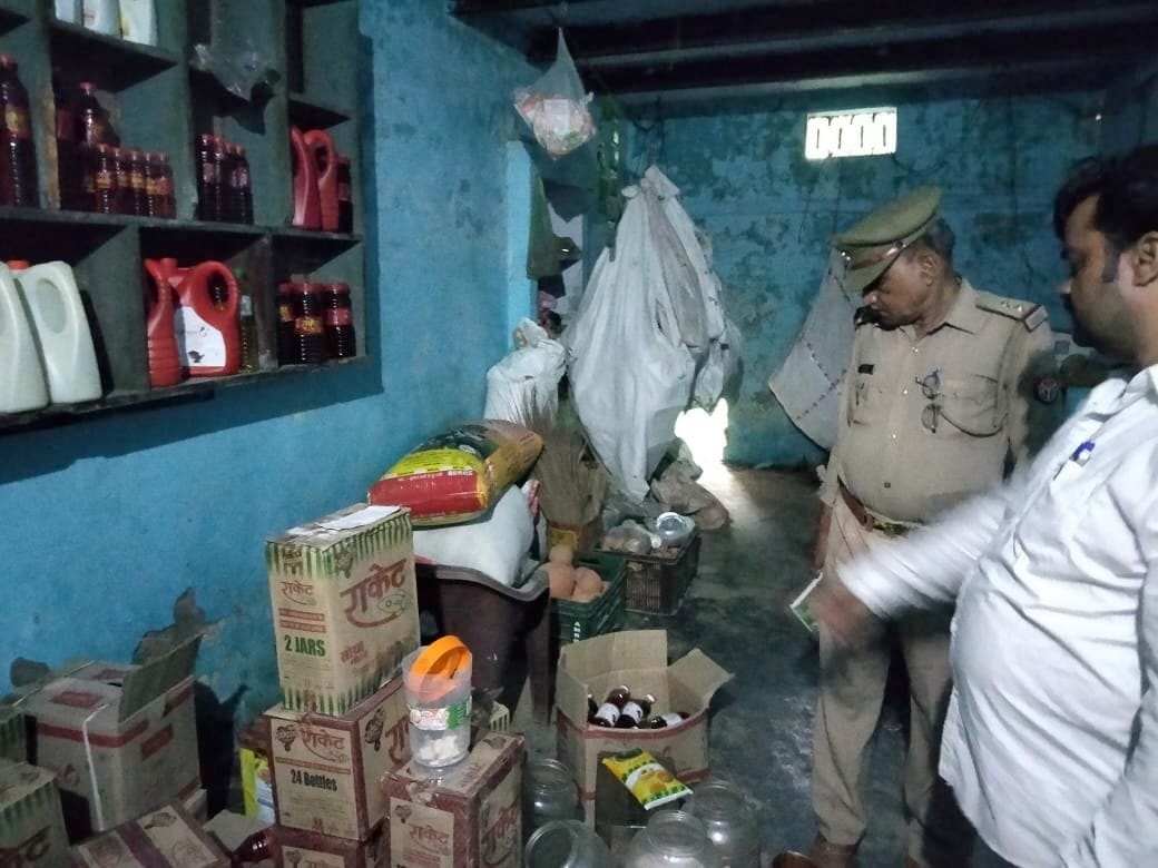 Jaunpur: Lakhs stolen in three shops, thieves carried out the incident in one night