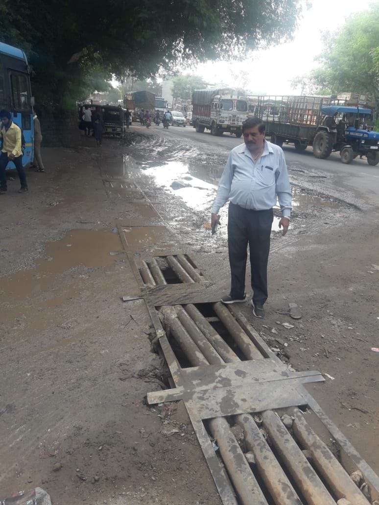 Littering around Baddi bus stand broken grills hurting passengers