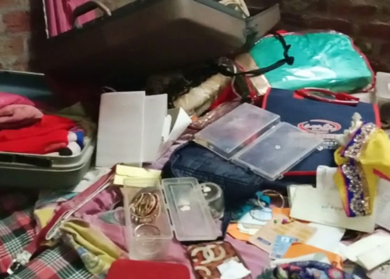 Police of sleeping honeymoon, theft is happening continuously