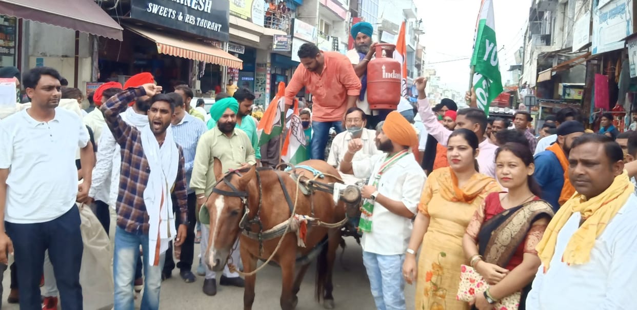 Congress Workers Protest over Price Hike