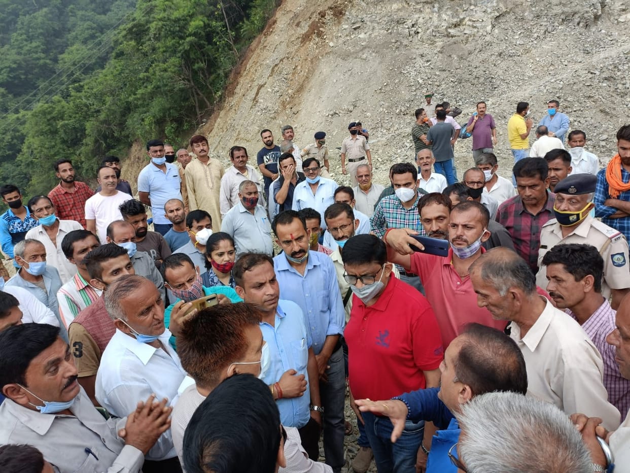 Deputy Commissioner arrived to inspect Paonta-Shilai NH
