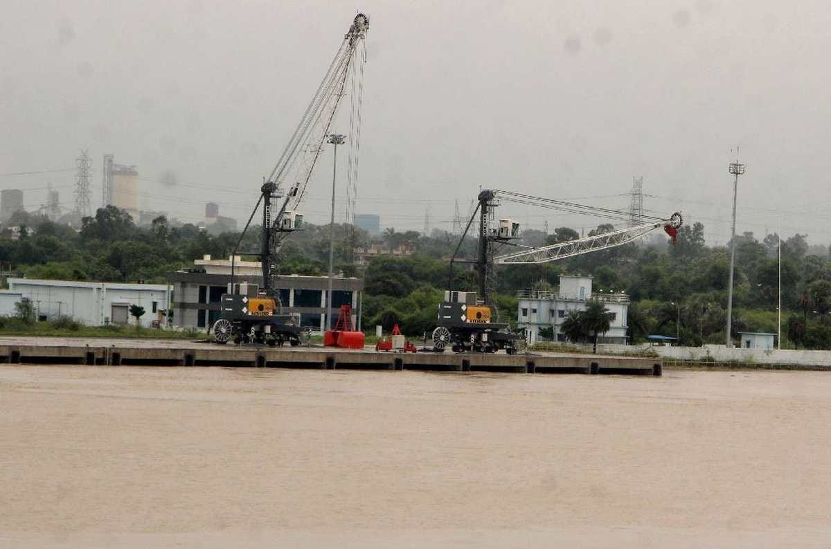 Flood in UP: Ganga Water Level Flowing Above Danger Mark In Many Districts of Purvanchal, People Of Coastal Areas Left Homes
