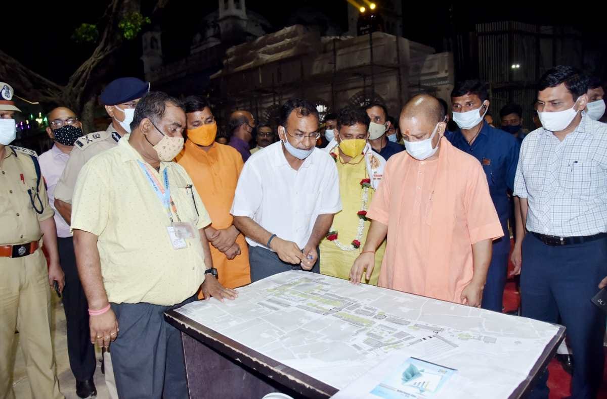 CM yogi in Varanasi: yogi adityanath visited flood affected areas and also visit kashi vishwnath temple given necessary instructions to officials