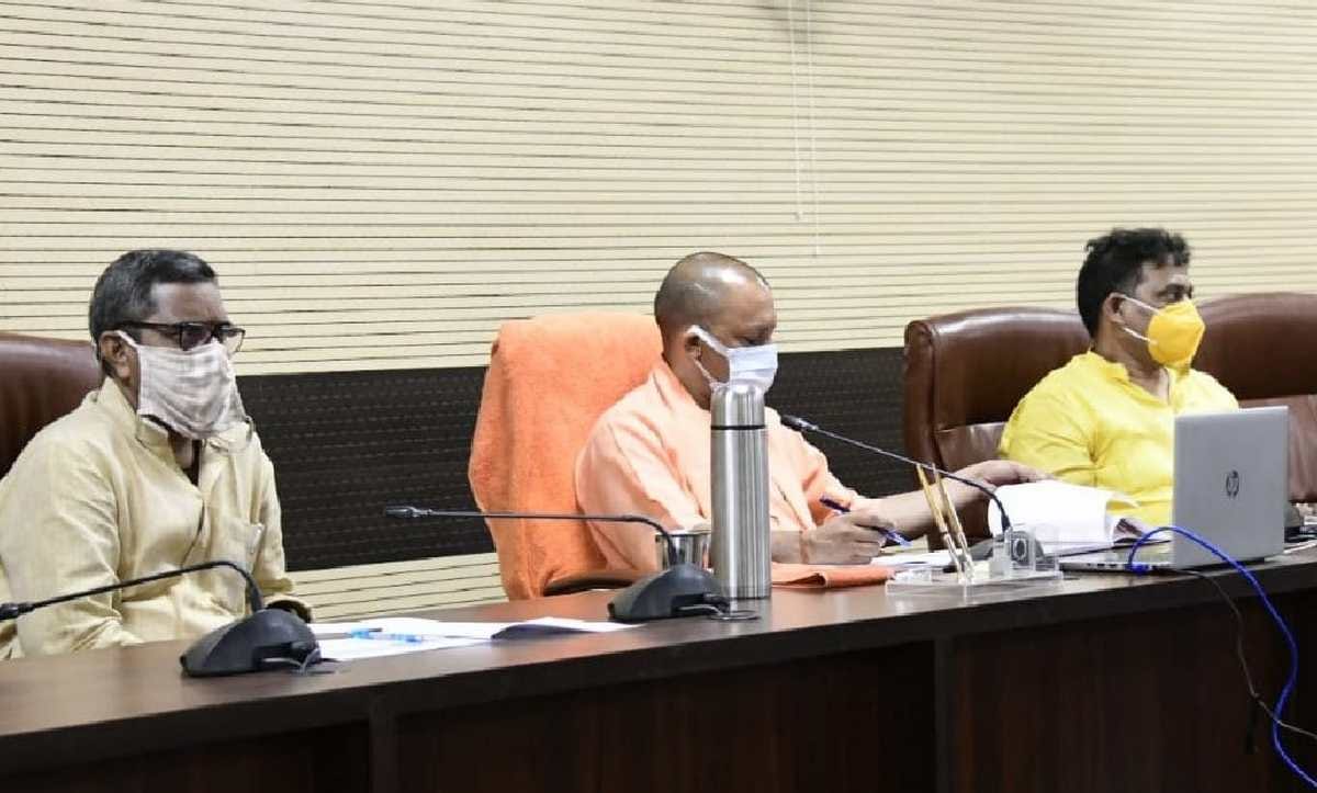 CM yogi in Varanasi: yogi adityanath visited flood affected areas and also visit kashi vishwnath temple given necessary instructions to officials
