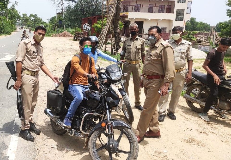 Hathras: Police tested the security of banks, petrol pumps and establishments