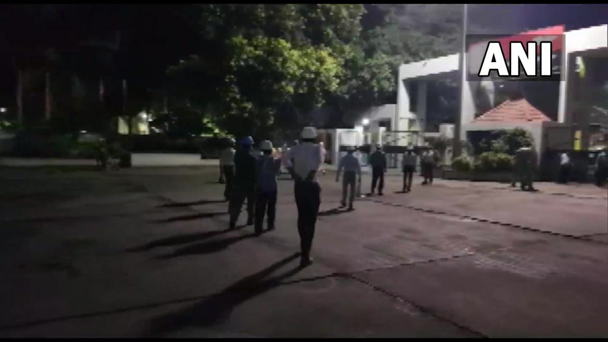 Gujarat 4 labourers fell into a chimney at a cement factory in Ranavav Porbandar this evening