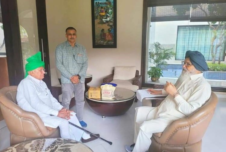 INLD chief Om Prakash Chautala met Shiromani Akali Dal patron Parkash Singh Badal