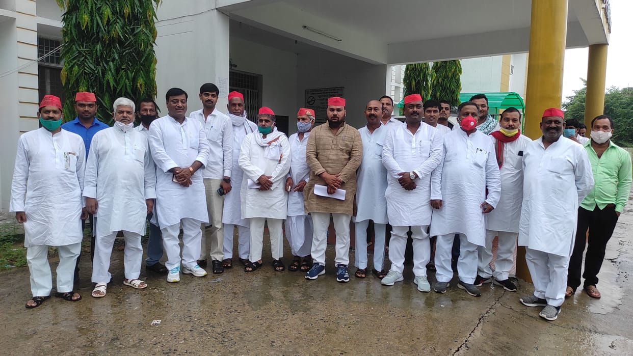 Samajwadi party meet sp