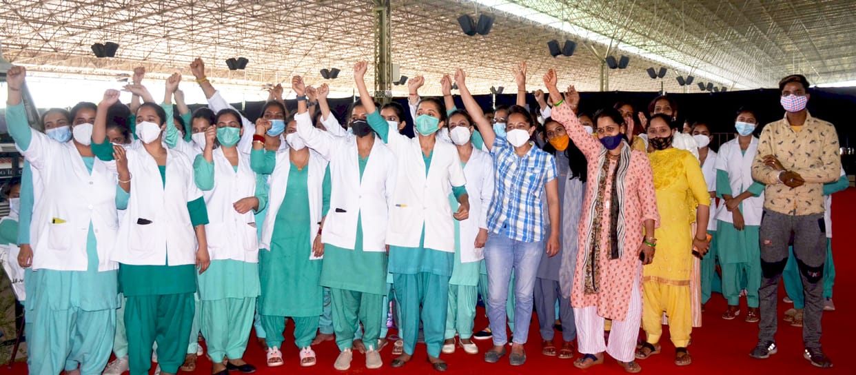 Outsource employees in Makeshift hospital Rabaun Solan stages strike for releasing salary in covid period