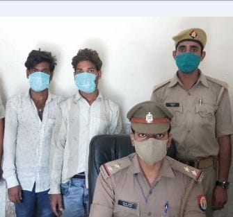Hathras: Trying to rob a car by mixing intoxicants in cold drink, two arrested