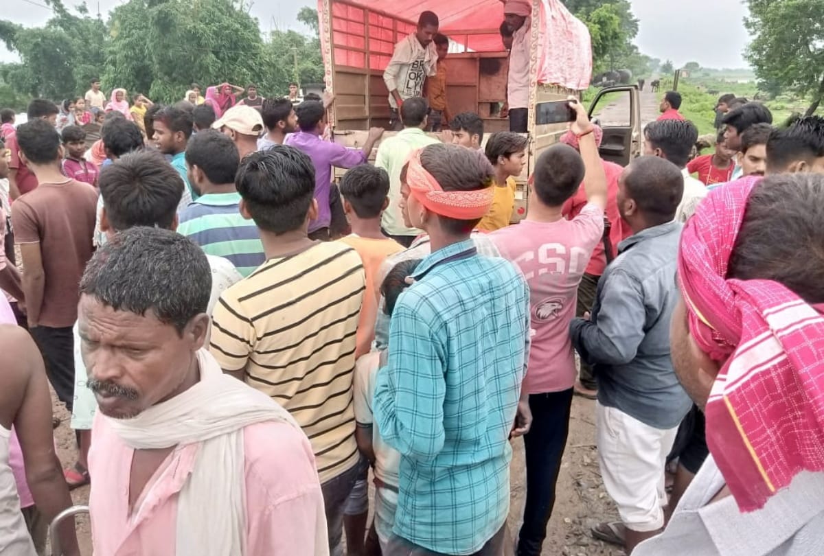 Man Died and two injured In Lightning Strikes In kushinagar