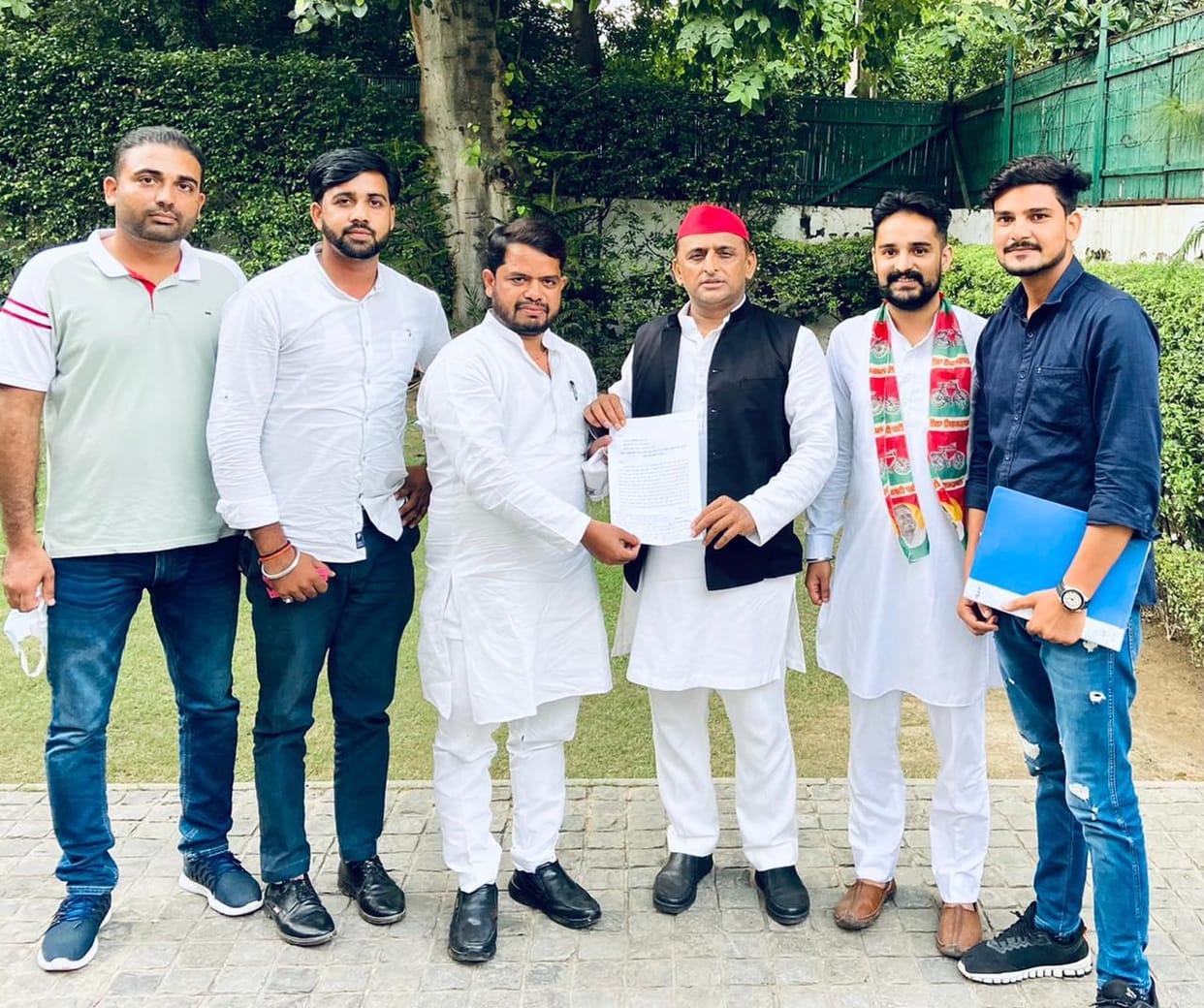 SP Workers meet with Akhilesh Yadav