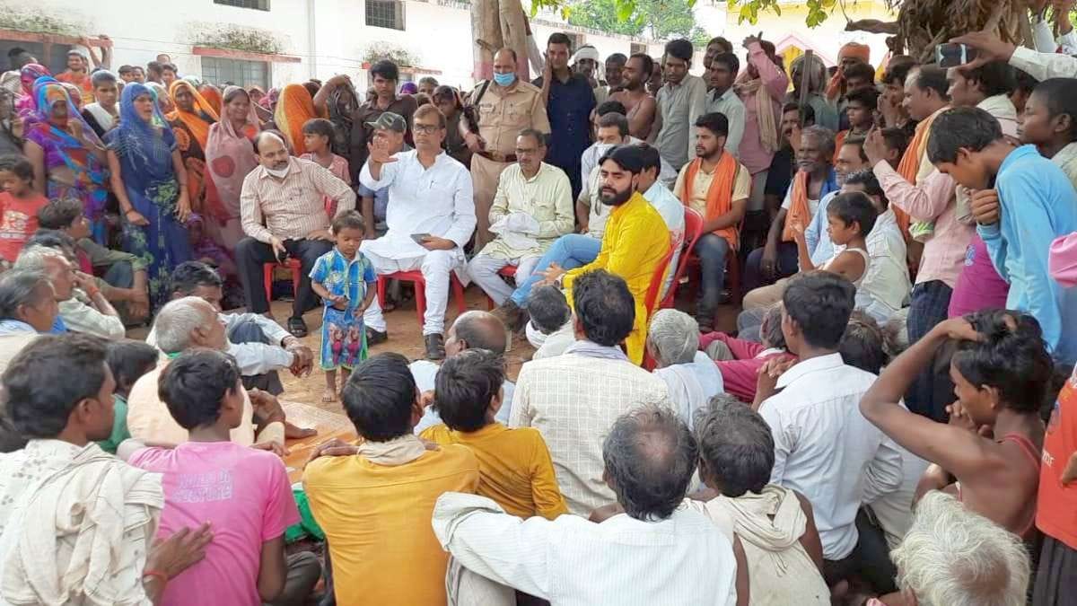 Villagers demonstrated on the information of lease of Belasagar pond