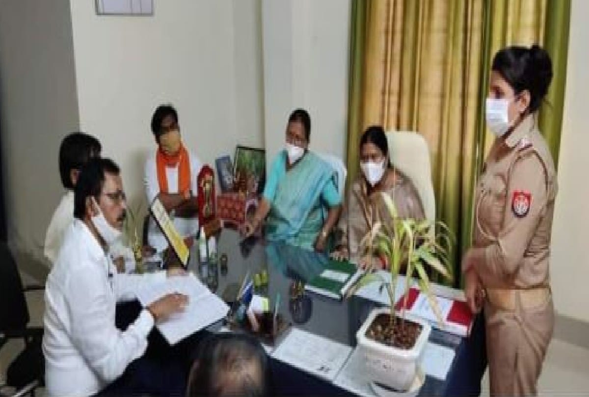 Amitabh Thakur Tweets Goes Viral Of Mainpuri Police Station Inspection By Bjp Mla