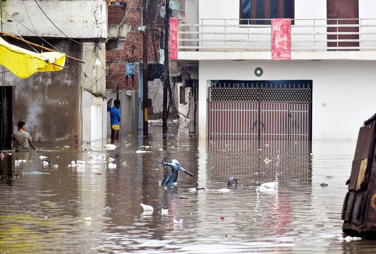 Prayagraj: Leaving Koraon, the entire district came under the grip of floods, rain also wreaked havoc