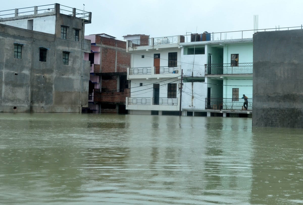 Prayagraj: Leaving Koraon, the entire district came under the grip of floods, rain also wreaked havoc