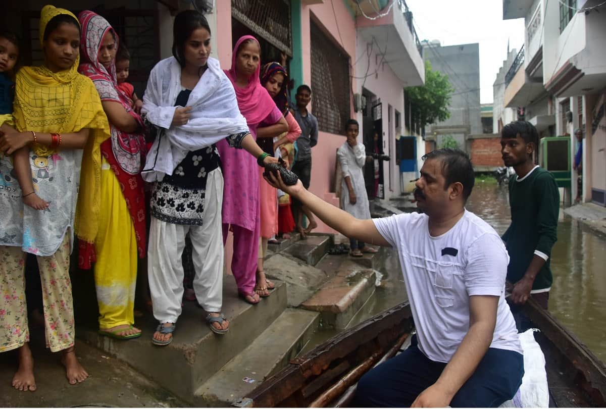 Prayagraj: Leaving Koraon, the entire district came under the grip of floods, rain also wreaked havoc