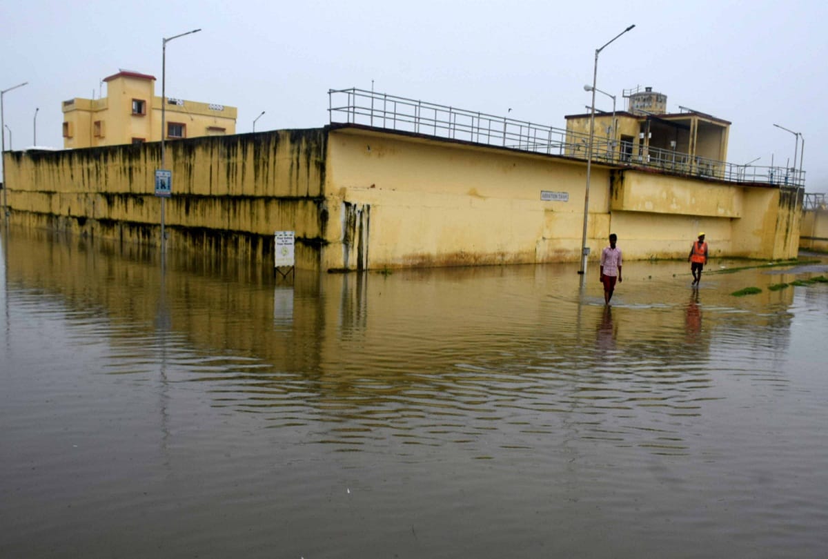 Prayagraj: Ganga-Yamuna slows down for now, hopes for relief