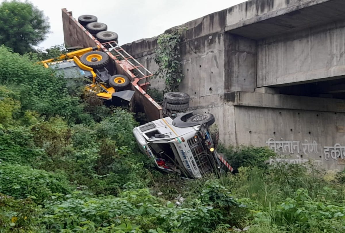One killed and three injured as trailer overturns uncontrollably due to nap