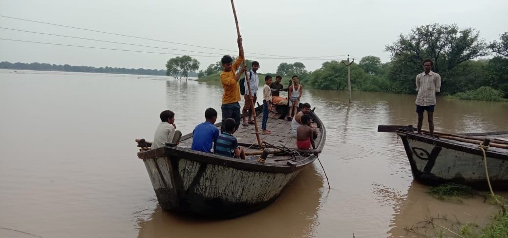 The speed of Yamuna slowed down, the water level of Ganga decreased