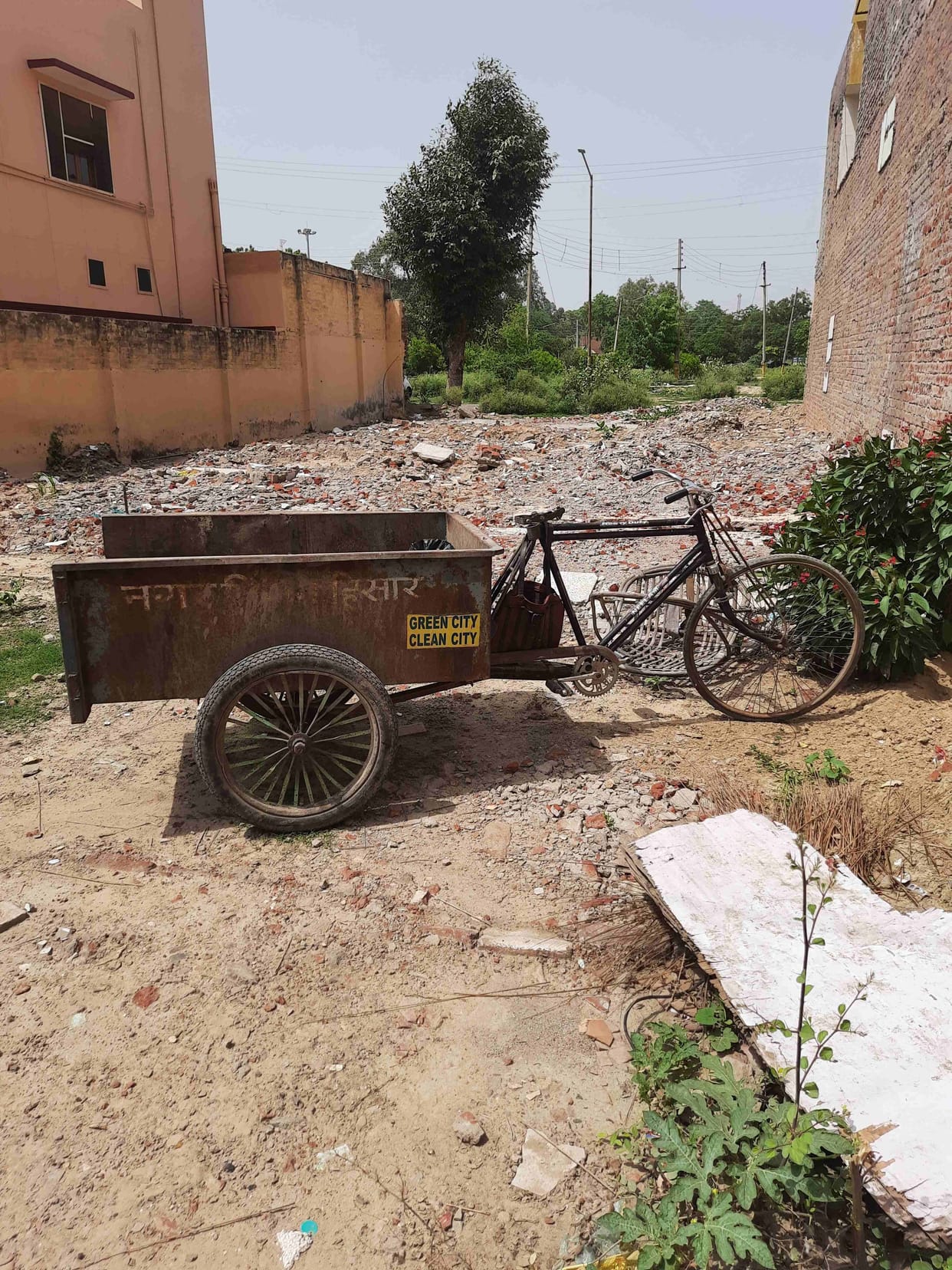 State poet Udaybhanu 'Hans' legacy scattered under empty plots and teen sheds