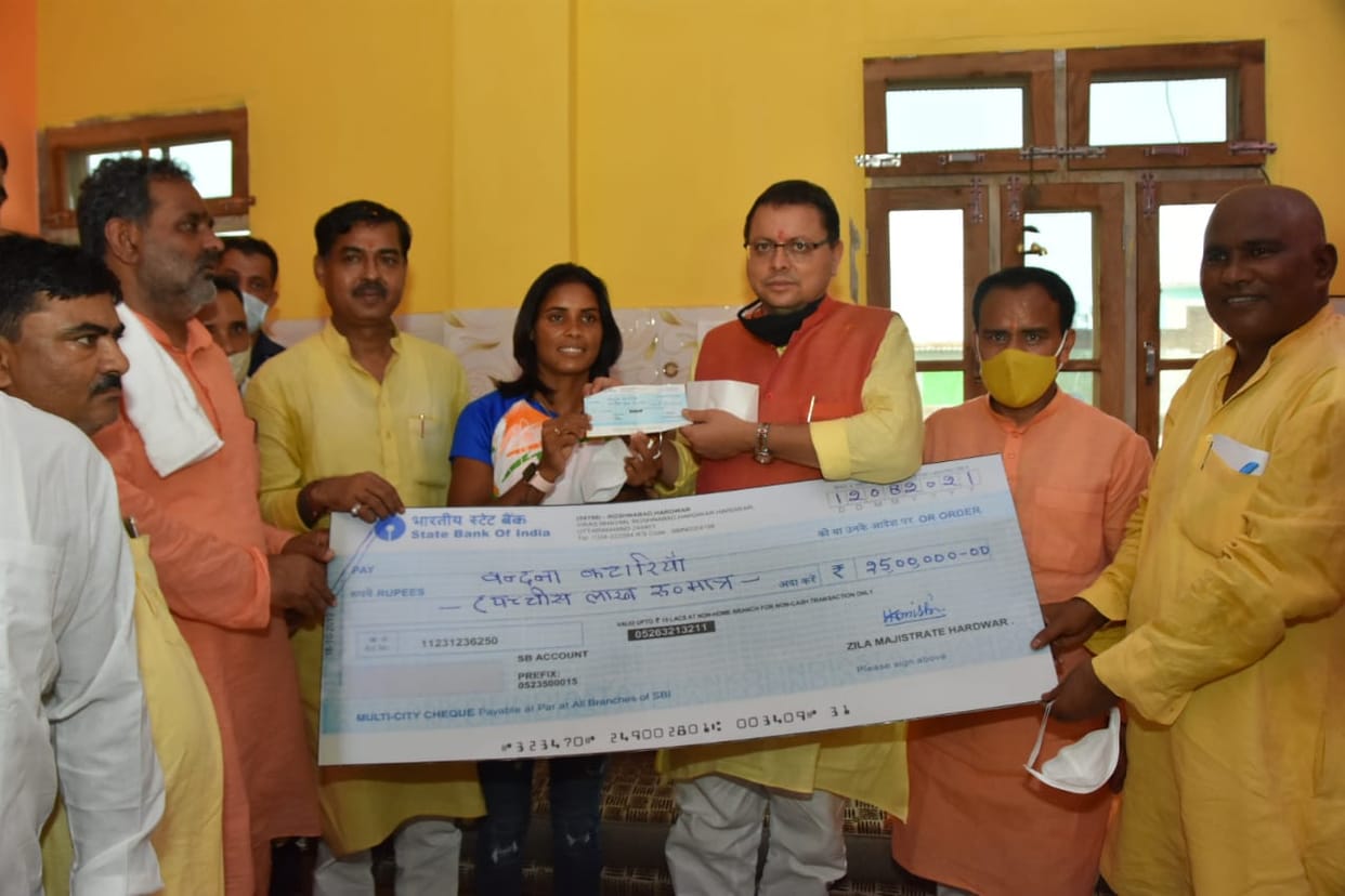 uttarakhand news : cm pushkar singh dhami visit vandana katariya home today