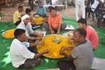 पानीपत। गांव खंडरा में हलवाई तैयार करते हुए हजारों किलो लड्डू।