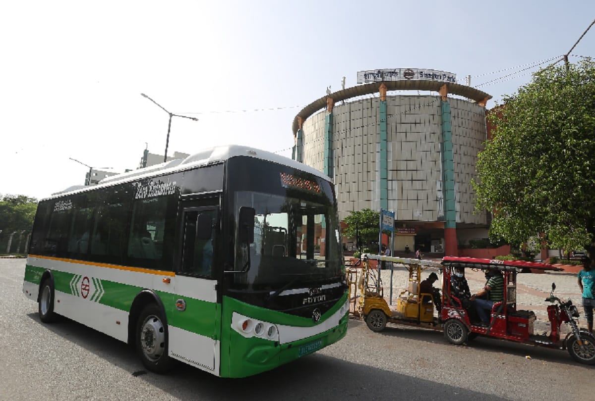 Delhi Metro e-bus service started entry only through smart card