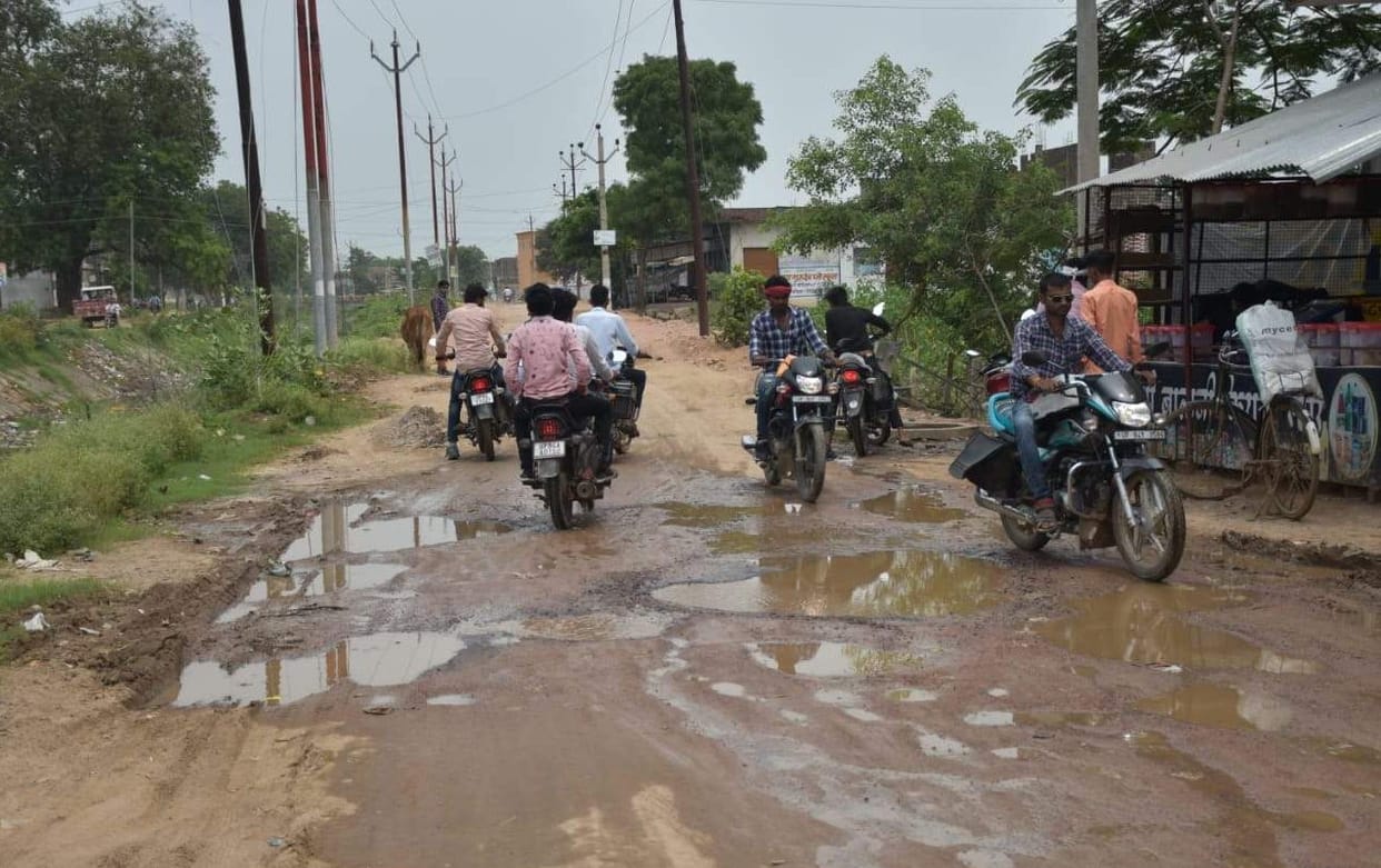 collage road become shabby