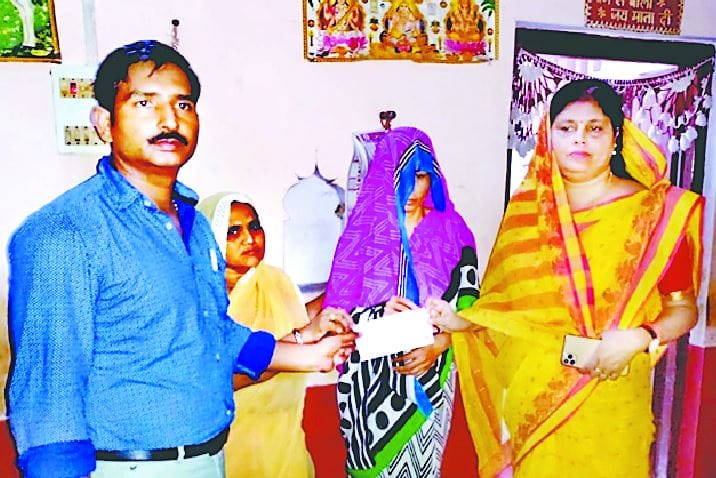 Jaunpur: Police team dedicated the prize money to the relatives of the guards, the miscreants had shot