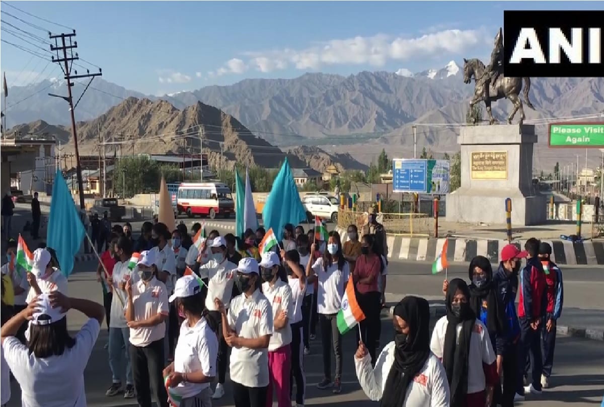 Ladakh: 'Fit India Freedom Run 2.0' organized under Amrit Mahotsav of Azadi, Union Sports Minister showed green signal
